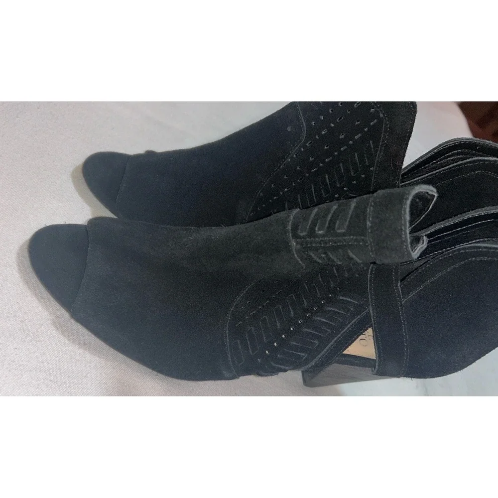 Vince Camuto Ankle Open Toe Booties‎ Black Ebelin Heels Size 9M/40 Suede Zip up